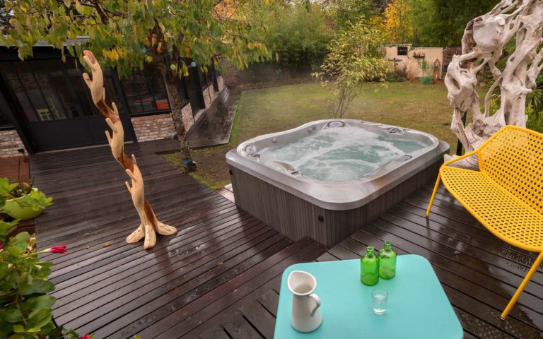 jacuzzi hot tub in San Antonio backyard