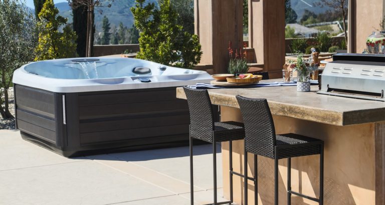 jacuzzi-hot-tub-outdoor-kitchen
