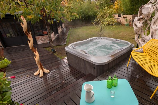 jacuzzi-installation-backyard jacuzzi hot tub in San Antonio backyard